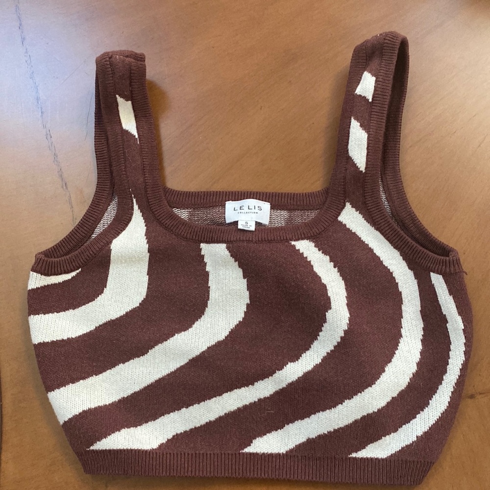 New without tags Lelia collection brown and off white crop top.